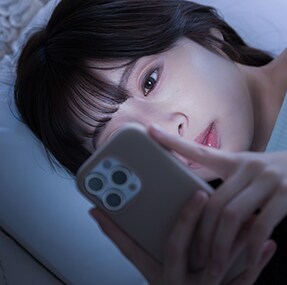 化粧品を厚塗りする イメージ