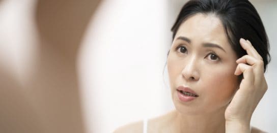 女性の生え際が後退する原因は？おでこの薄毛対策を紹介