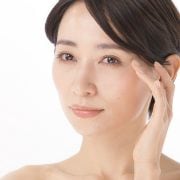 女性のこめかみ薄毛は治る？原因や対策、おすすめの髪型など紹介