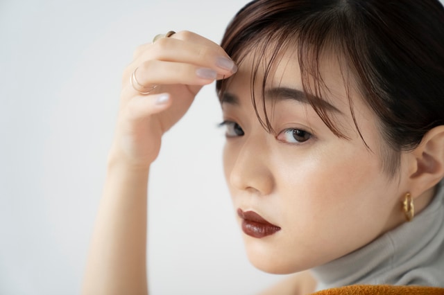 薄毛が目立たない女性の髪型・ヘアアレンジ｜ショート・ミディアムなど長さ別のカバー方法も紹介